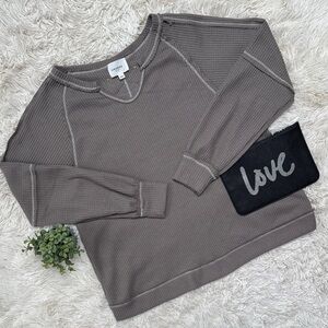 Andrée by Unit Waffle Exposed Seam Top 💗 Gray